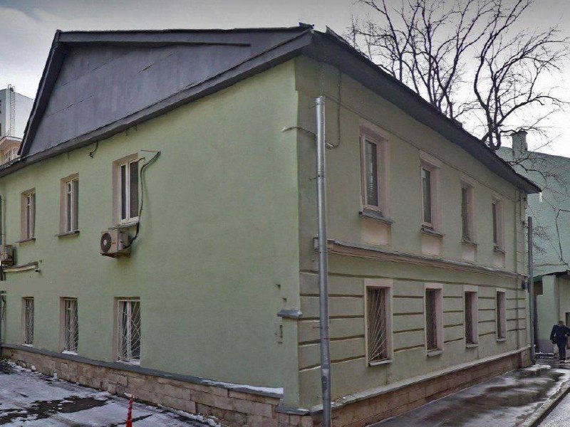 В рамках процедуры банкротства компании «Центр «Лубянка», девелоперская компания «Трансстройинвест» через свою дочернюю структуру «ТСИД» подала единственную заявку на приобретение особняка, располож